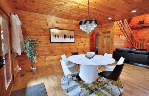 Luxury Cabin with Heated Pool, Hot-Tub & Deluxe Outdoors - Photo 13