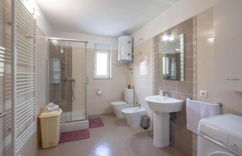 Awesome Home In Tugare With Kitchen - Foto 33