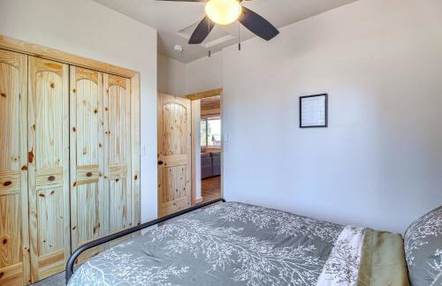 Hike and Snow Play! Overgaard Home with Fireplace - Foto 14