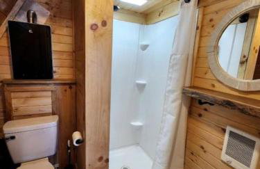 Rustic Tree A-Frame with Original Design by Tappan Lake in Ohio - Foto 25