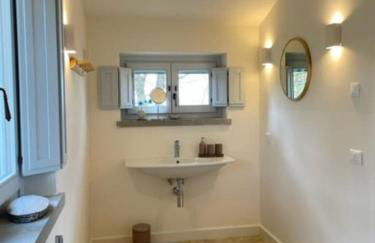 The Boathouse, at the lake - Photo 17