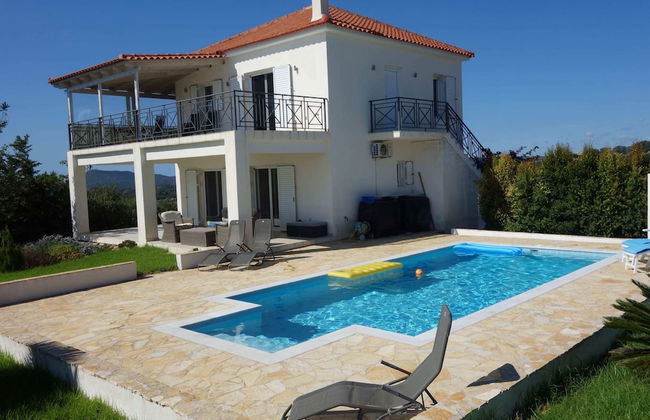 Elegant Villa in Evangelismos with Pool & Garden near Sea Beach - Foto 1