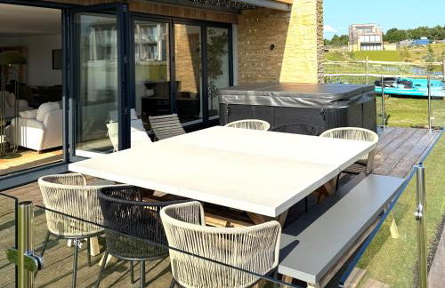 Still Waters - Luxury Lakeside Retreat with Hot Tub - Photo 11