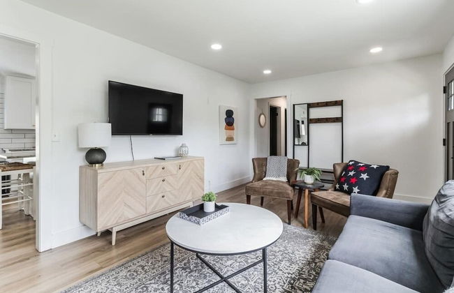 Chic Retreat Near Airport & Downtown Nashville by RedAwning - Photo 18