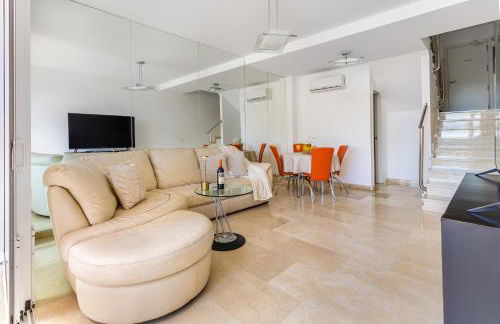 Modern 2BR Sea View Retreat in Tauro Walk to Beach & Golf - Foto 27