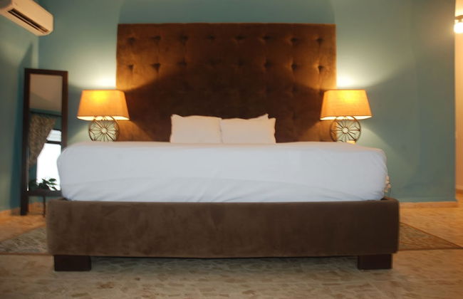 E&J Boutique Residences - Photo 18