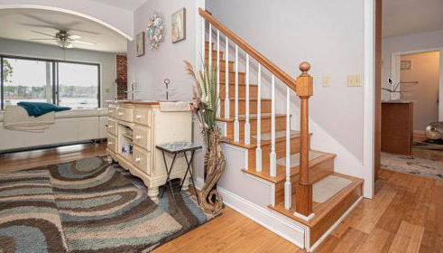 Spacious home with private pool, dock access, and scenic views - Foto 3