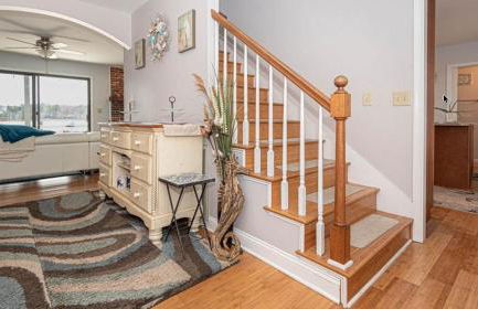 Spacious home with private pool, dock access, and scenic views - Foto 3