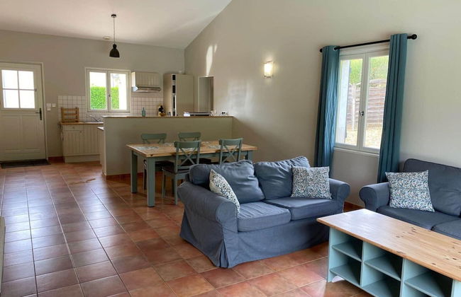 Luxury Villa With Covered Terrace in Chalais - Foto 9