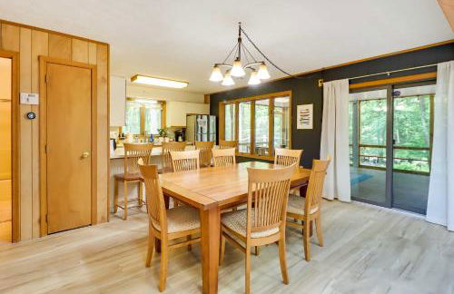 Woodsy Big Bass Lake Hideaway with Fire Pit and Deck! - Foto 7