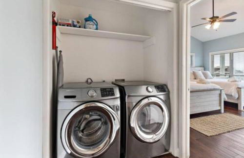 3-story beach house with incredible ocean views, steps to the beach - Photo 26