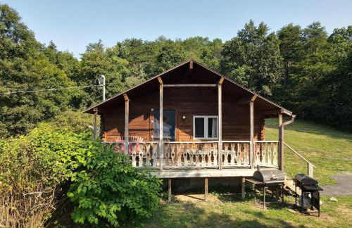 Whispering Hills -- Pet Friendly - Hot Tub - Grill - Wifi - Fire Pit - Covered Porch - Screen Porch - Fireplace - View - Billiard Table - Game room - Foto 2