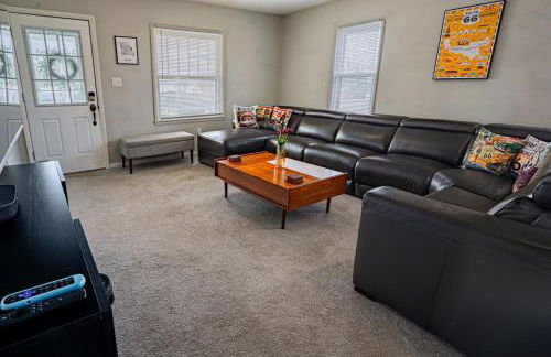 Historic Route-66 Bungalow - Photo 17