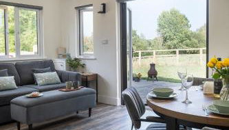 Lakeside Lodge - Photo 2