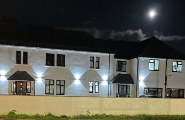 Entire rental unit hosted by Lux Living - Foto 9