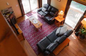 Cheerful Two Bdrm Cabin with Hot Tub & Pet Friendly - Foto 7