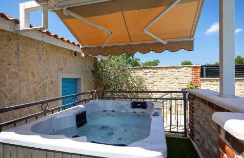 Villa Vision with Heated Pool & Jacuzzi in Sestanovac - Foto 70