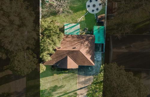 4-BD Mid-Modern Century with Firepit & Playground - Foto 35