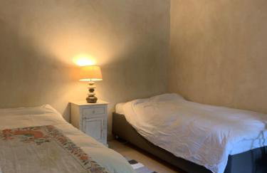 Beautiful restored farmhouse with private pool and gardens - Foto 37