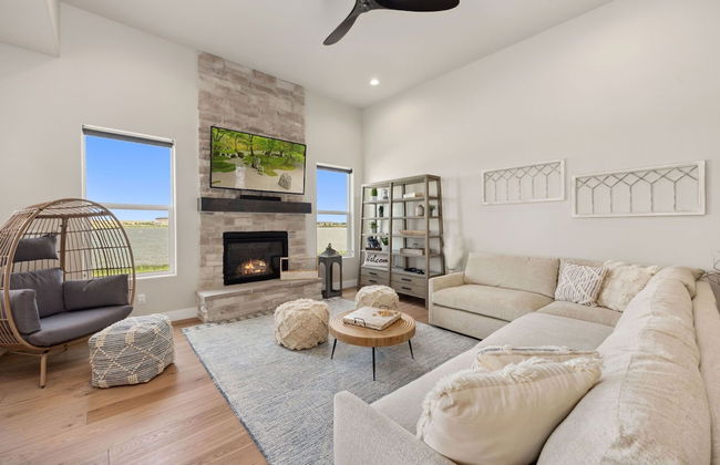 Upscale Waterfront Estate With Mountain Sunset Views - Foto 16