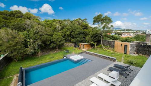 Lotus House - Heated Pool & Jacuzzi near the Beach - Photo 2