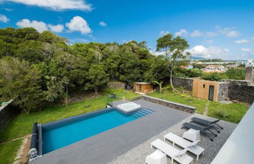 Lotus House - Heated Pool & Jacuzzi near the Beach - Photo 2