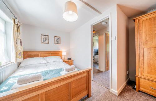 Beautiful Riverside Cottage with Large Garden, 2BR - Photo 6