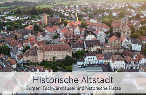 Amalias Burgwohnung - stilvolles Apartment mit Aufzug & Garten in der Hinterburg Schlitz - 2 Schlafzimmer, Parkplatz, Historisches Flair für Paare & Ruhesuchende - Foto 40