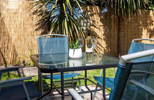 Dog Friendly Lovely Caravan by Beach Prestatyn N Wales 6 Berth Read full Host details before booking Mon in to Fri out Fri in to Mon out Mon to Mon Fri to Fri ONLY - Foto 3