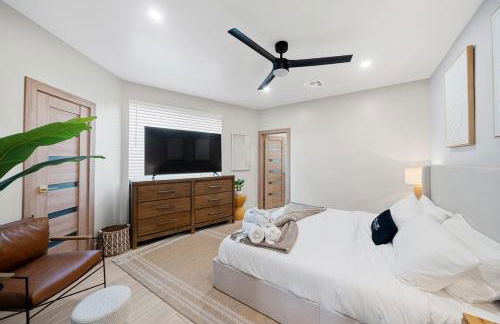 New Luxe Riverfront Home, Launch & Dock, Gamerooms - Foto 40