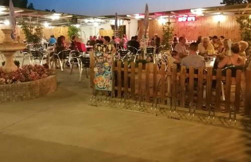 Habitaciones en planta superior independiente con piscina - barbacoa - Foto 41