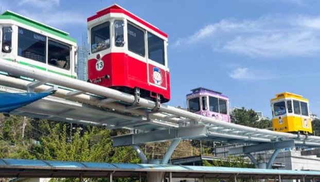 Busan Full-Day Complete City Tour - Foto 3, Ride the colorful Beach Train along the coast