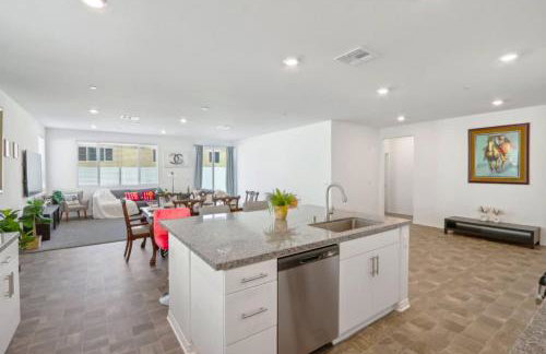 Entire Private Home with 4 Bedrooms 2 Bathrooms, Mountain Edge, New House, Ranch, Gated Yard, Available Now - Foto 24