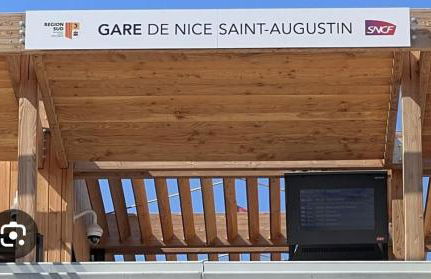 Grand Appartement, 2 ou 3 ou 4 pieces, tramway sur place, proche gare sncf St Augustin 5 min, aéroport à 7 min, plage ou Allianz riviera 10 min, palais nikaia 2 min , supermarché sur place, parking possible si disponible ou payant à 1000 metre - Foto 7