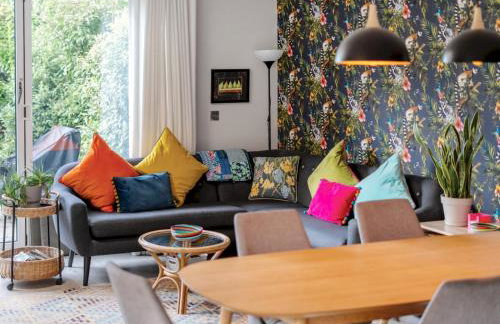 Spacious Family Oasis Explore with Ease - Pass the Keys - Photo 2