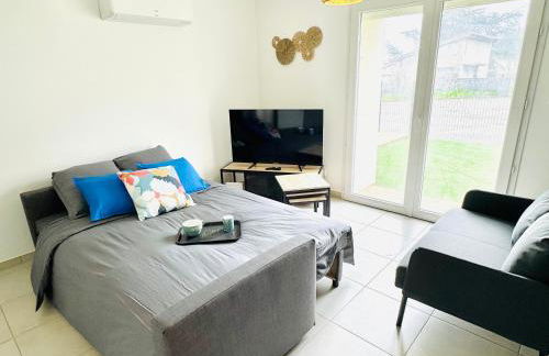 Le Cèdre Enchanté - Maison avec 2 chambres pour 6 personnes climatisée, avec terrasse et BBQ - Foto 16