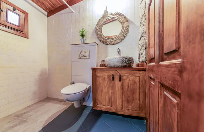 Chic Villa w Fireplace 3 min to Beach in Bodrum - Photo 9