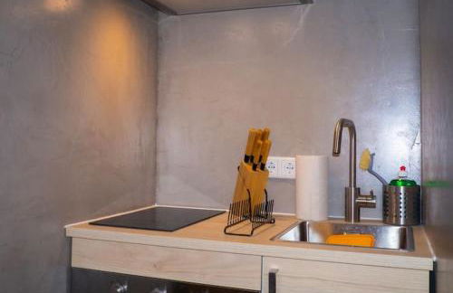 Modern Cozy apt. -with 2 TV, Netflix and work desk - Foto 8