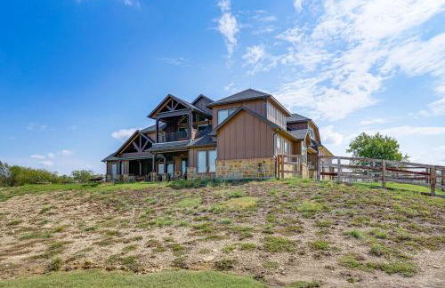 Elegant Sunset Meadow Ranch in Texas with Hot Tub - Photo 34