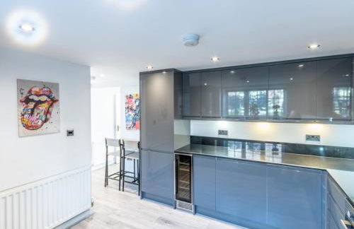 4-Bedroom Seafront House in Southend Sea Views - Pass the Keys - Foto 15