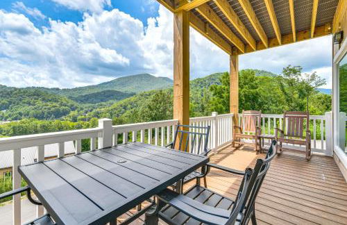 Mtn Views and Stunning Fall Hikes Maggie Valley Apt - Foto 2