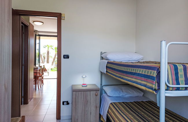 3 bedroom Apartment in Cipressa with swimming pool and garden - Photo 36