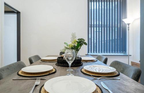 Spacious 3-Bedroom Home Near City Centre with Parking - Foto 24