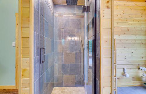 Secluded Cabin, Jacuzzi, Pool Table, King Bed & Fire Pit - Photo 30