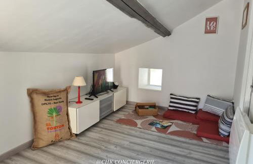 Dors Fée Duplex avec Toit-Terrasse et Salle de Jeux - Centre Bourg à 4 min du Puy duFou - Foto 11
