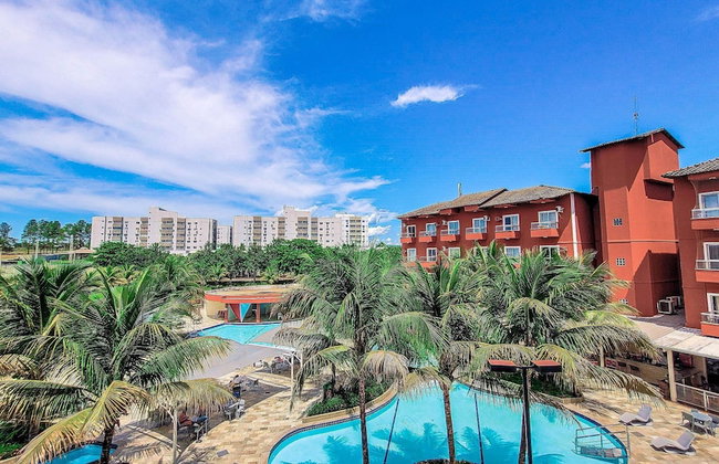 Frente ao Parque da Lagoa Quente, Apto particular com varanda e vista piscinas, com tela de proteção - Foto 32
