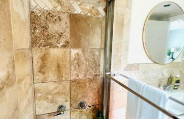 Spacious 6BR Home - Near Top Attractions - Photo 60