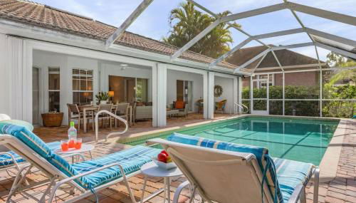 Spacious 3 Bed 3 Bath Pool Home in Naples - Photo 2