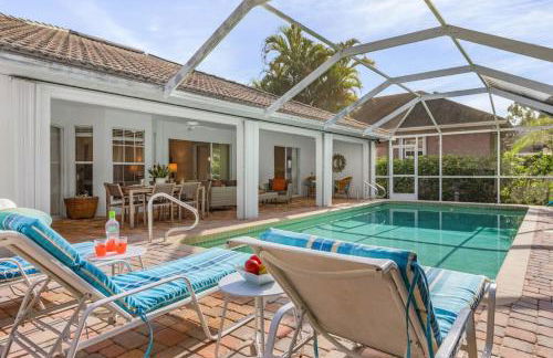 Spacious 3 Bed 3 Bath Pool Home in Naples - Photo 2