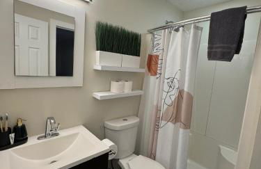 Poconos Chalet -Kayaks- HotTub-Karaoke-Lake - Foto 33